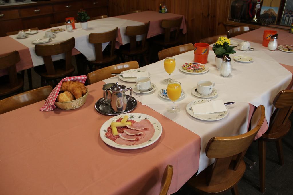 Hotel-Restaurant Alpina Innertkirchen Exteriér fotografie